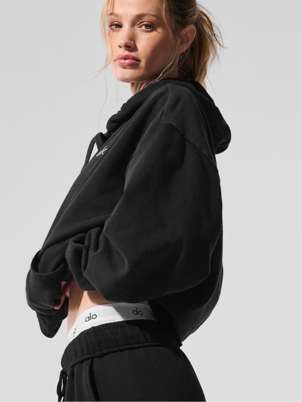 ALO Yoga Women’s Black Accolade Hoodie, lightly worn - Picture 3 of 7